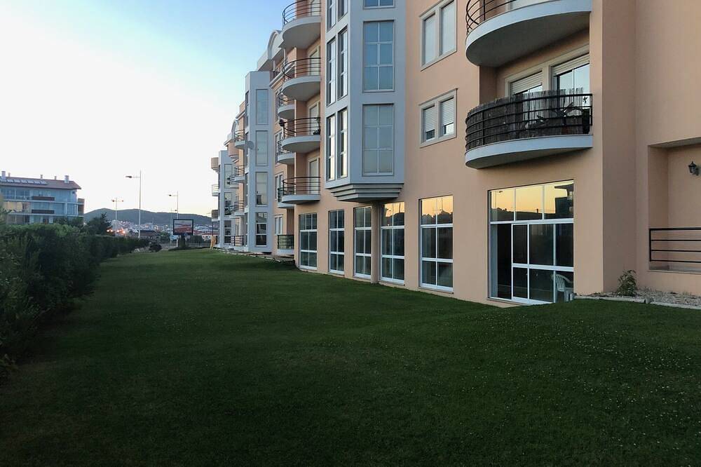 Apartamento entero, Vacaciones en Sao Martinho do Porto - Apartamento de 2 dormitorios, capacidad para 4 personas con una gran piscina in São Martinho do Porto, Leiria District