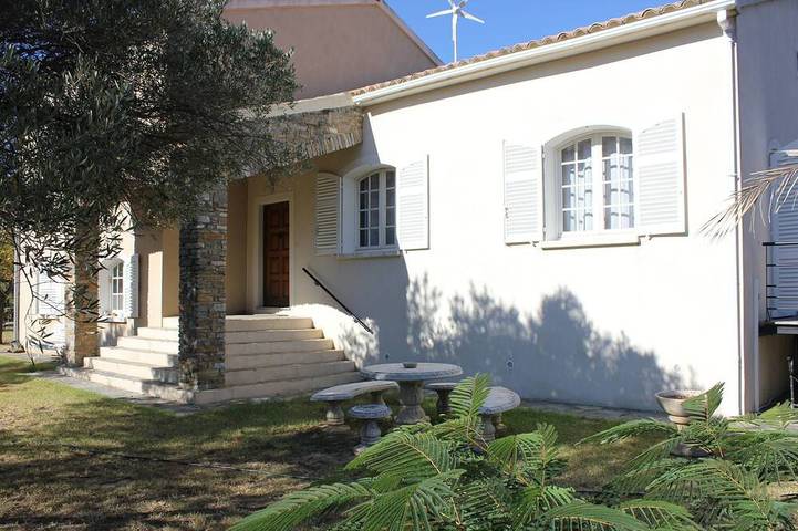 Villa pour 4 personnes, avec terrasse et jardin