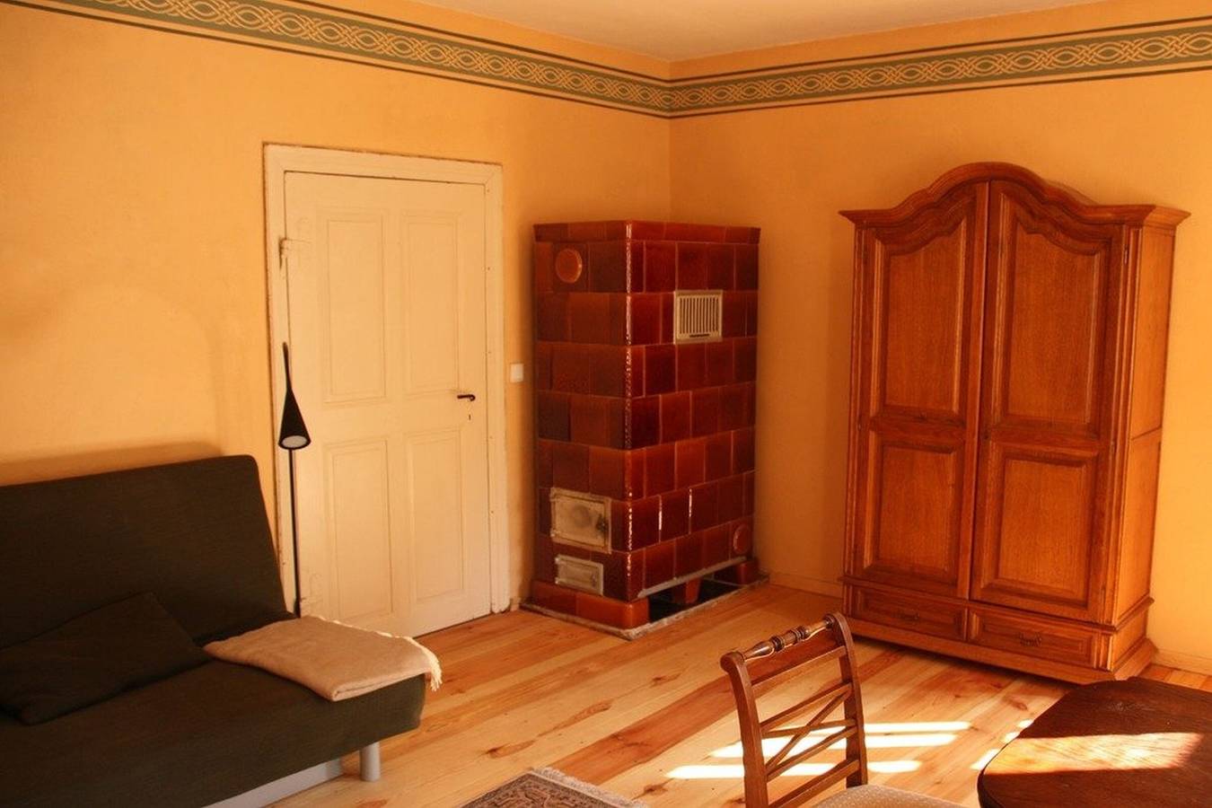 Ganze Wohnung, Ferienwohnung 'Am Roten Schloss' mit gemeinsamer Terrasse, gemeinsamem Garten und Wlan in Baruth/Mark, Teltow-Fläming
