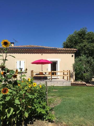 Maison d’hôte pour 2 personnes, avec jardin ainsi que piscine et vue à Mallemort