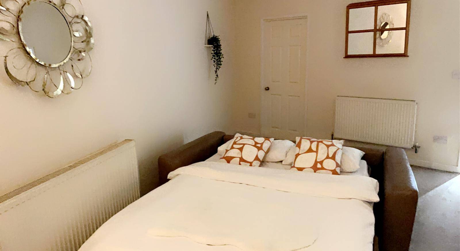 Impeccable 1-Bed, Sleeps 2, Free Parking in Wakefield, Yorkshire del Oeste