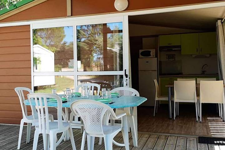 Chalet für 5 Personen, mit Terrasse und Pool