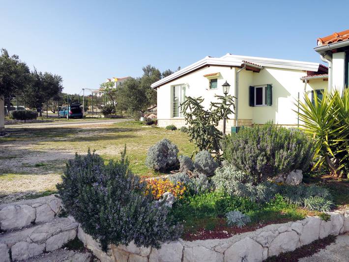 Location de vacances pour 4 personnes, avec jardin et terrasse à Rogoznica - 2