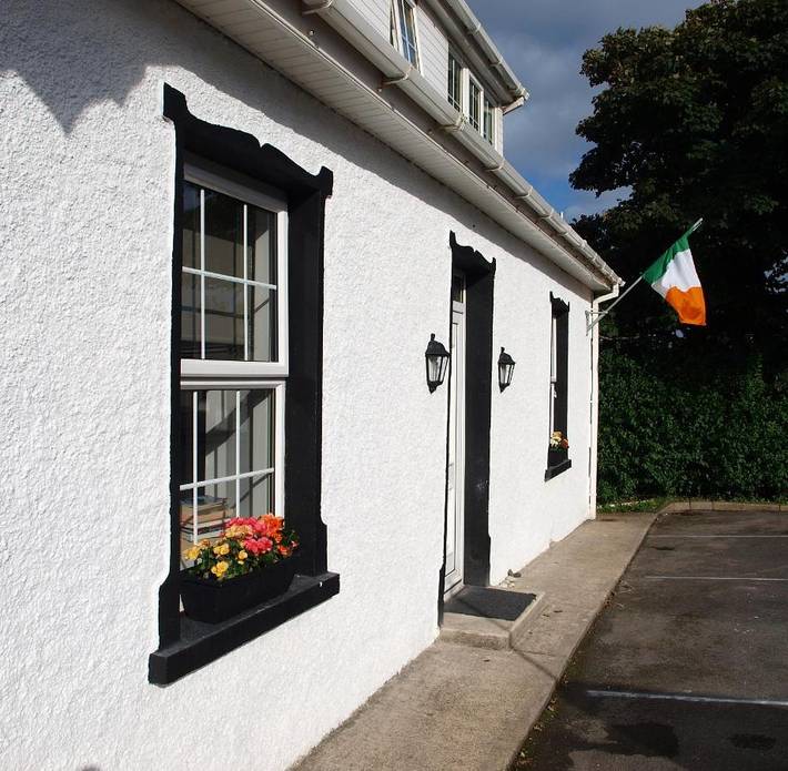 Gîte pour 9 personnes, avec jardin, animaux acceptés dans Dunglow