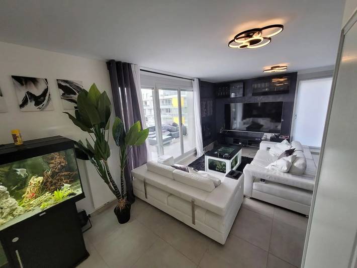 Gîte pour 4 personnes, avec Jacuzzi et Terrasse à Saint-Genis-Pouilly