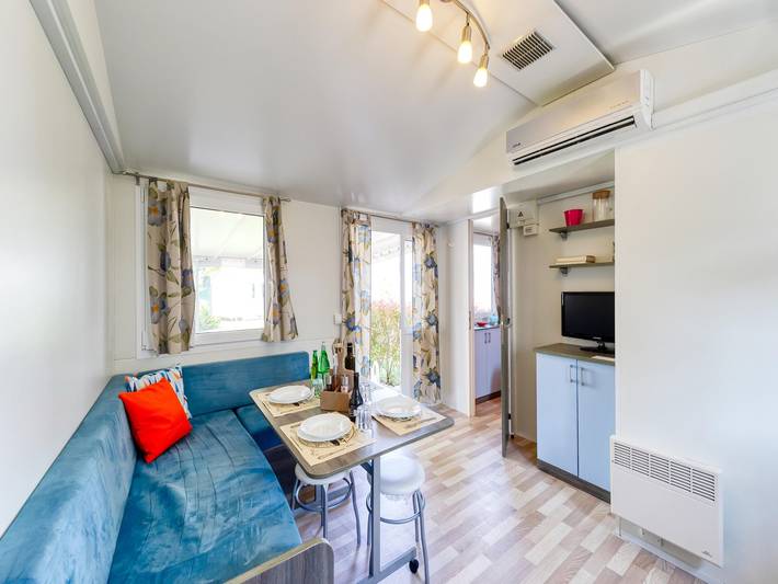 Camping pour 5 personnes, avec bassin pour enfant ainsi que terrasse et piscine à Peschiera del Garda - 4