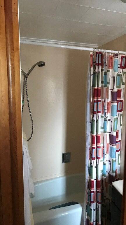 Schöne ganzjährig zu Hause auf dem Südufer von Hubbard Lake in Hubbard Lake, Alcona County