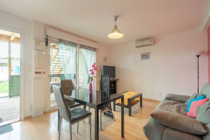 Apartamento entero, Apartamento 'Le Clos Du Champ De L'Amour - Rochefort' con piscina privada, Wi-Fi y aire acondicionado in Saint-Simon-de-Bordes, Región de Jonzac