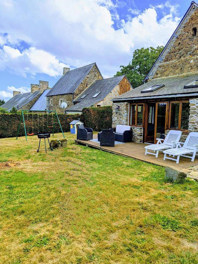 Location de vacances pour 6 personnes, avec jardin ainsi que terrasse et vue à Sougéal - 3