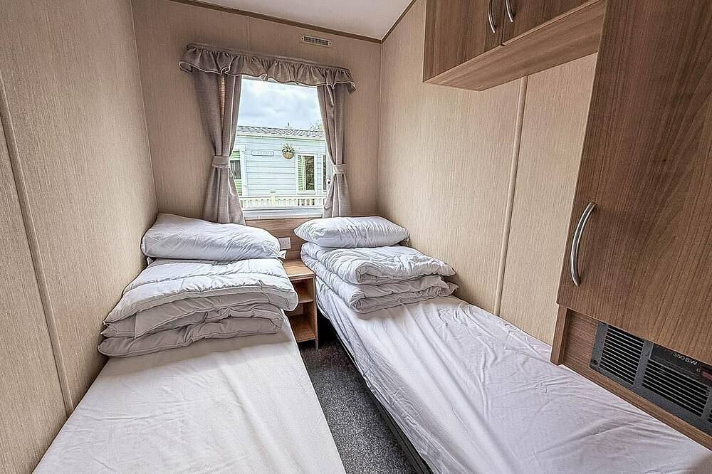8 berth caravan at California Cliffs by Scratby beach in Norfolk in California (Great Yarmouth), Great Yarmouth