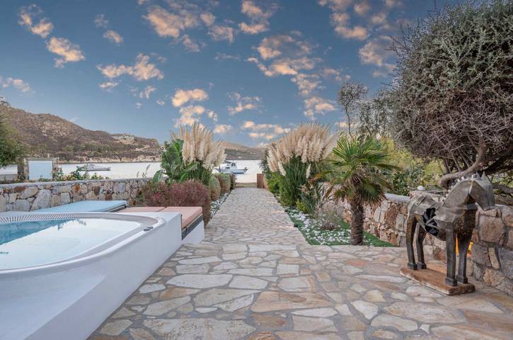 Vakantiehuis voor 8 personen, with Uitzicht op zee and Balkon as well as Terras and Tuin in Samos