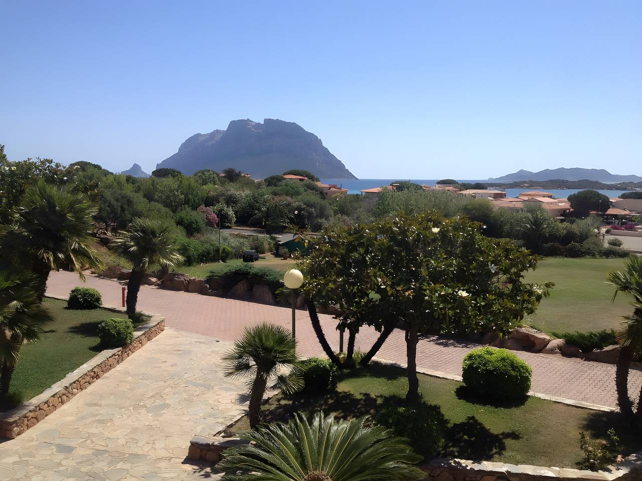 Ganze Wohnung, Apartment 'Trilocale Corallo 300 m vom Strand' mit Gemeinschaftspool, privater Terrasse und privatem Garten in Porto San Paolo, Loiri Porto San Paolo