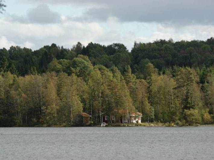 Gemütliches Holzhaus Udden mit eigenem Boot in Västergötland