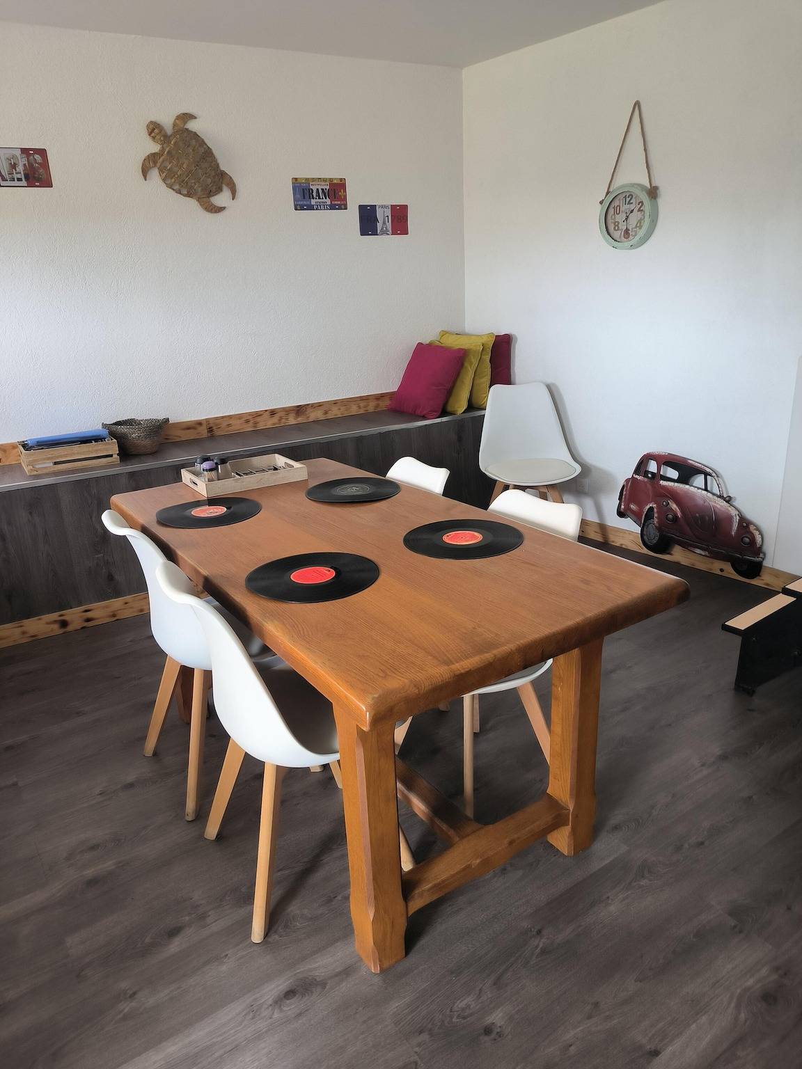 Entire apartment, Apartment "Chez Nono Et Vero" with Mountain View, Private Terrace and Wi-Fi in Vienne region