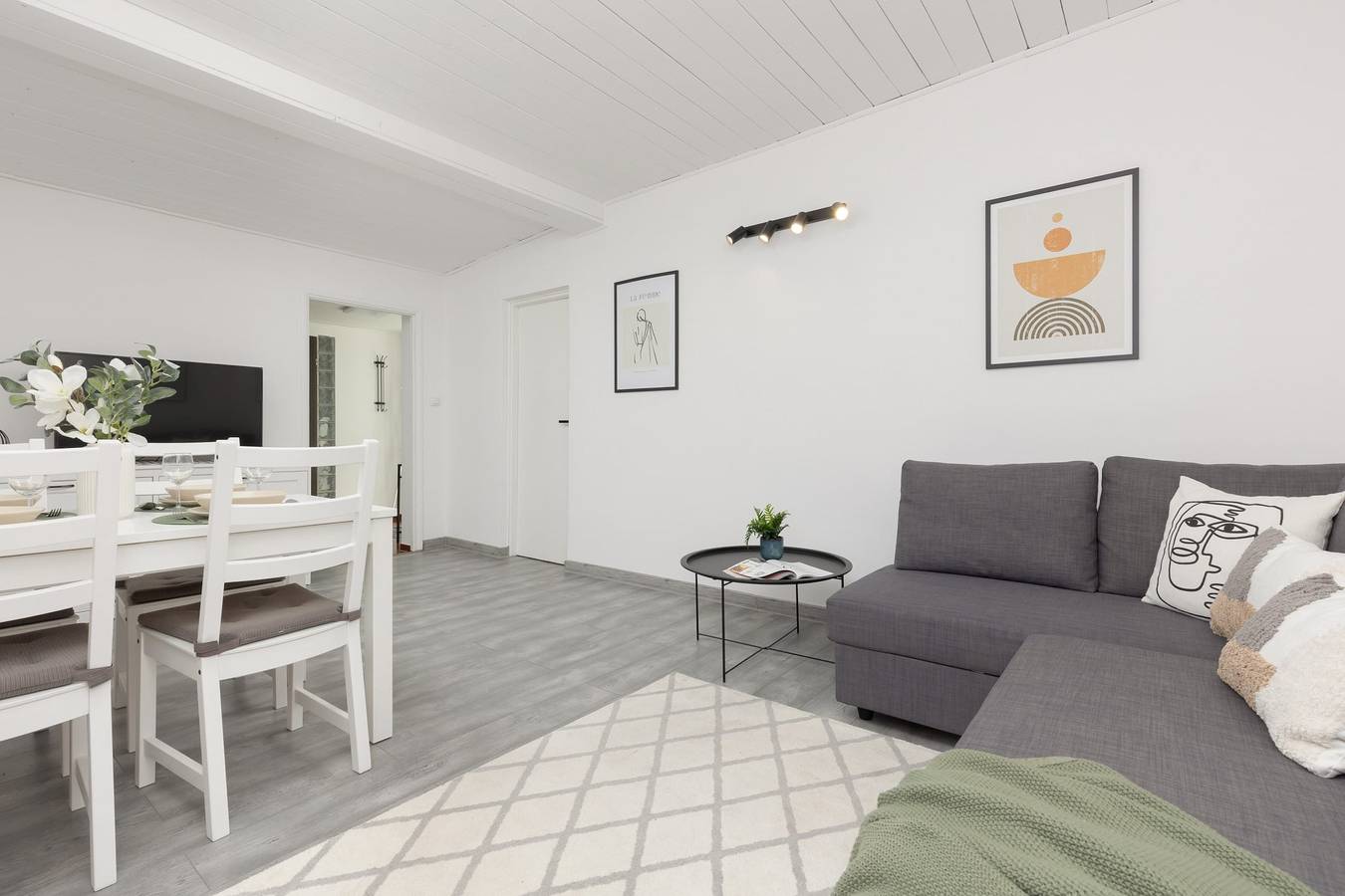 Ganze Wohnung, Spacious Apartment in Zoliborz | Terrace and Workspace in Żoliborz, Warschau