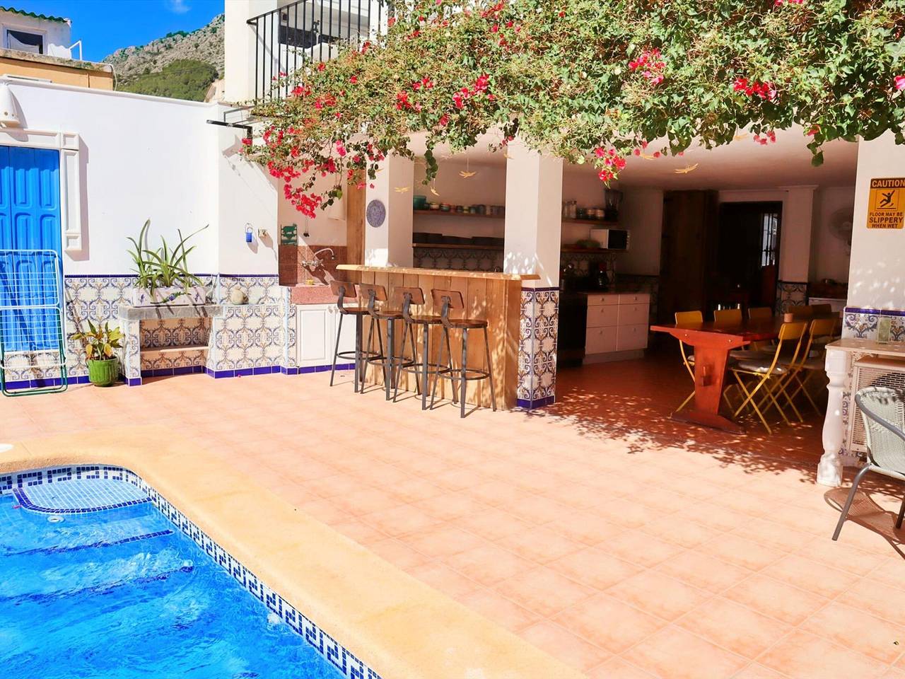 Casa antigua renovada con piscina privada, aire acondicionado y estacionamiento, ideal familias in Callosa de Ensarriá, Costa Blanca