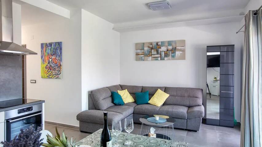 Ferienwohnung für 4 Personen, mit Terrasse und Whirlpool in Tisno - 3