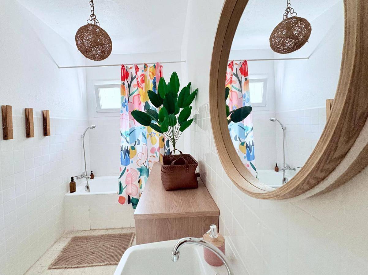Appartement entier, Two-Bedroom Apartment in Guitera-les-Bains, Parc naturel régional de Corse