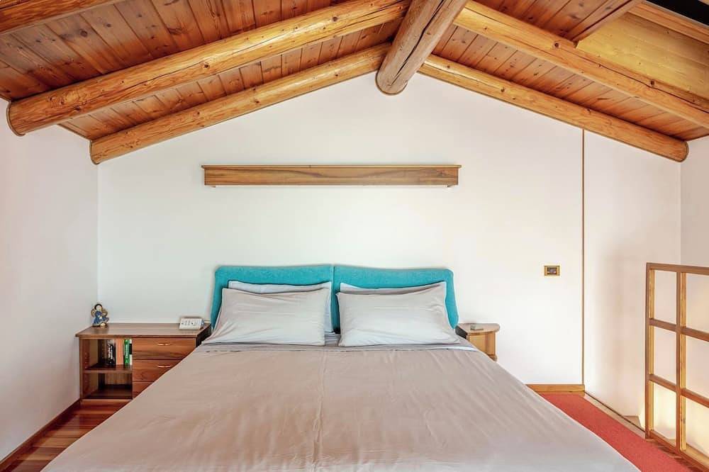 House at the Alley [near Lake Garda] in Cavedine, Gardasee-Berge
