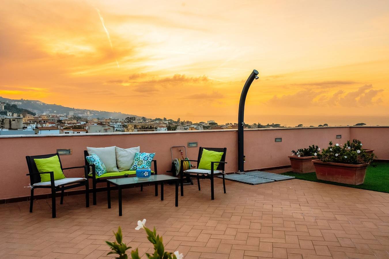 Sunset View House with Sea View, Wi-Fi and Air Conditioning in Sant'Agnello, Naples Province