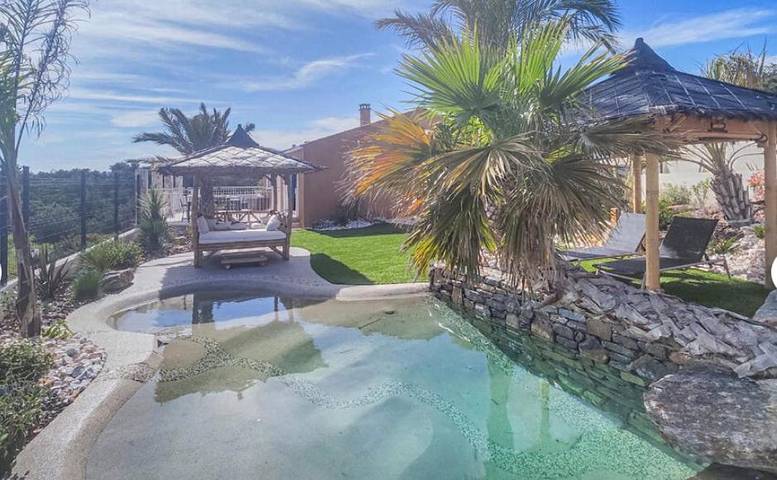 Location de vacances pour 2 personnes, avec Balcon et Jacuzzi ainsi que Terrasse et Jardin à Villespassans