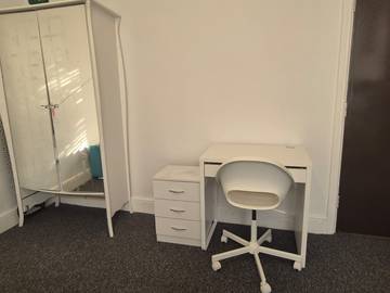 Holiday Apartment for 4 People in Wolverhampton, Birmingham Area, Photo 3