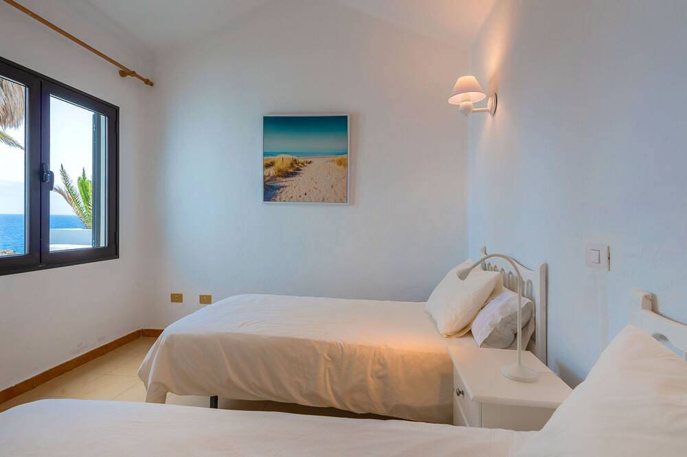 Reyes Natur - Villa on the seafront in Charco del Palo, Haría