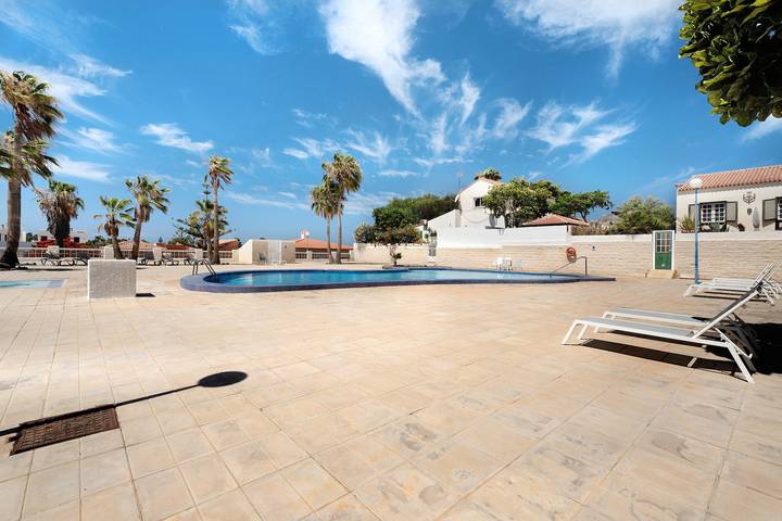 Apartamento entero, Precioso apartamento en Costa Silencio con piscina, Wi-Fi, jardín y terraza in Costa del Silencio, Arona 