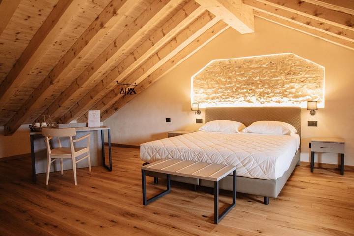Privatzimmer für 2 Personen, mit Terrasse und Whirlpool sowie Garten und Pool in Valdobbiadene