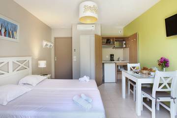 Gîte pour 2 personnes, avec piscine ainsi que sauna et balcon dans Parc national de Port-Cros