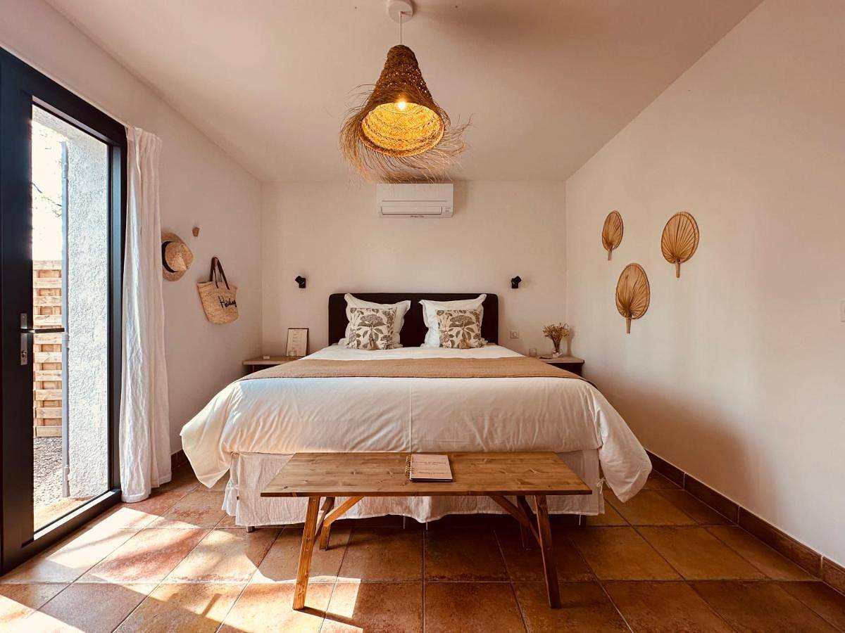 Triple Room with Garden View in Saint-Paul-en-Forêt, Côte méditerranéenne (France)