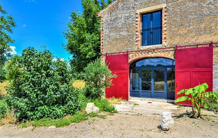 Location de vacances pour 7 personnes, avec jardin à Mornas