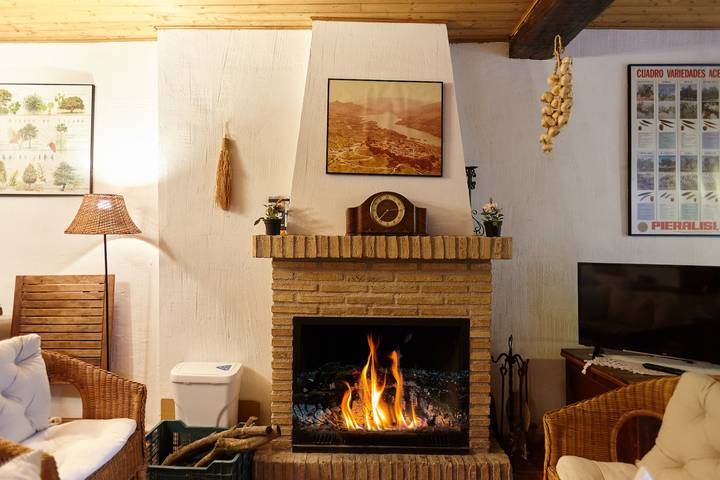Habitación 'Tranco' con vistas a la montaña y terraza privada in Hornos , Parque natural de las Sierras de Cazorla y Segura