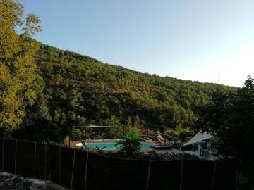 Chambre d’hôte pour 2 personnes, avec vue ainsi que piscine et jardin à Ginoles