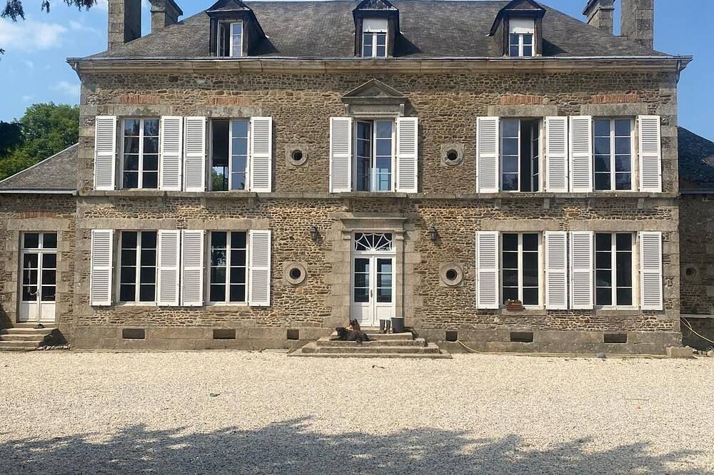 En Mayenne, pour groupes,familles, événements. in Saint-Cyr-en-Pail, Parc naturel régional Normandie-Maine