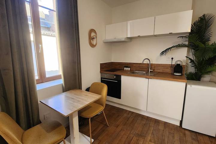 Ganze Wohnung, L'Alcôve Verte - Renovated Studio, Private Entrance in Autun, Autun und Umgebung