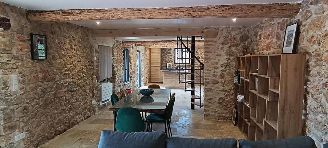 Location de vacances pour 6 personnes, avec vue ainsi que jardin et piscine, animaux acceptés à Ampus - 4