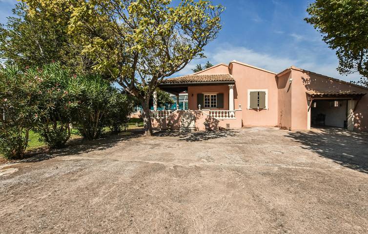Location de vacances pour 7 personnes, avec terrasse ainsi que jardin et piscine à Orange - 3