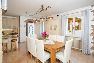 Holiday Rental for 8 People in Bardolino, Garda Mountains, Photo 1