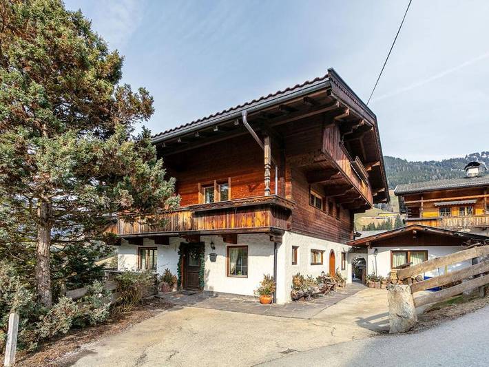 Chalet für 10 Personen, mit Balkon und Terrasse sowie Garten und Ausblick