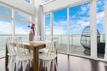 Vacation Rental for 8 Guests in North Bay Village, Florida, Picture 1