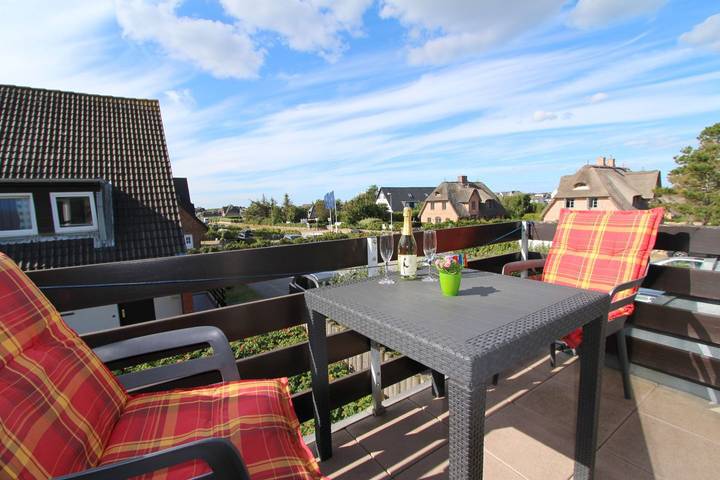 Ganze Wohnung, Gemütlich eingerichtetes Appartement auf zwei Ebenen im Ober- und Dachgeschoss in Nordfriesische Inseln (Schleswig-Holstein) (Schleswig-Holstein), Wenningstedt