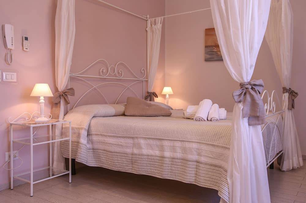 Entire apartment, Romantic studio apartment in Villa in Pozzallo, Ragusa Province