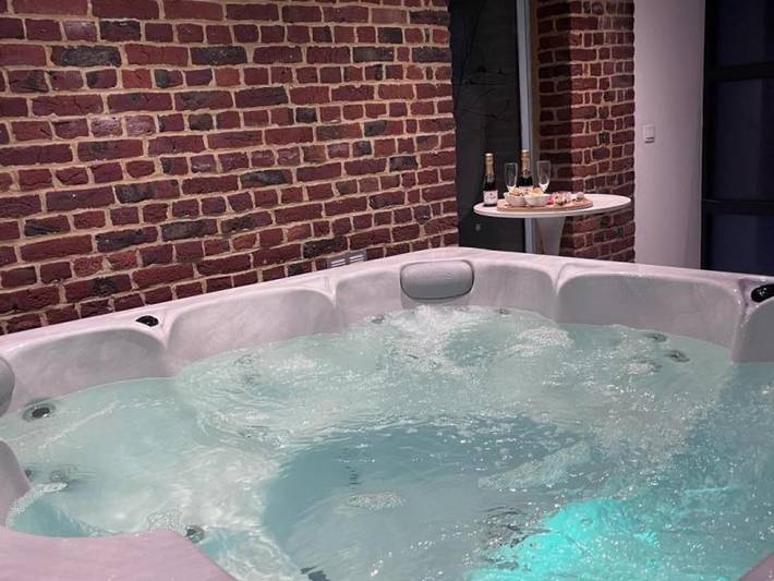 Gîte pour 15 personnes, avec terrasse ainsi que jacuzzi et jardin dans Département Nord - 4