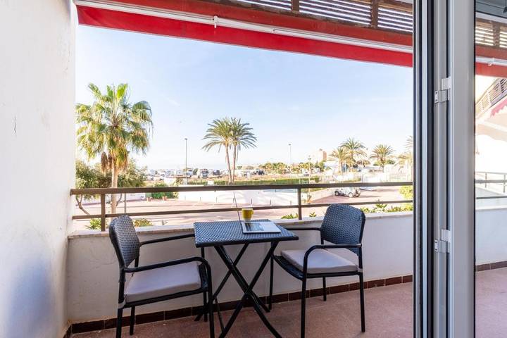 Apartamento de vacaciones para 4 personas, con vistas además de piscina y terraza - 1