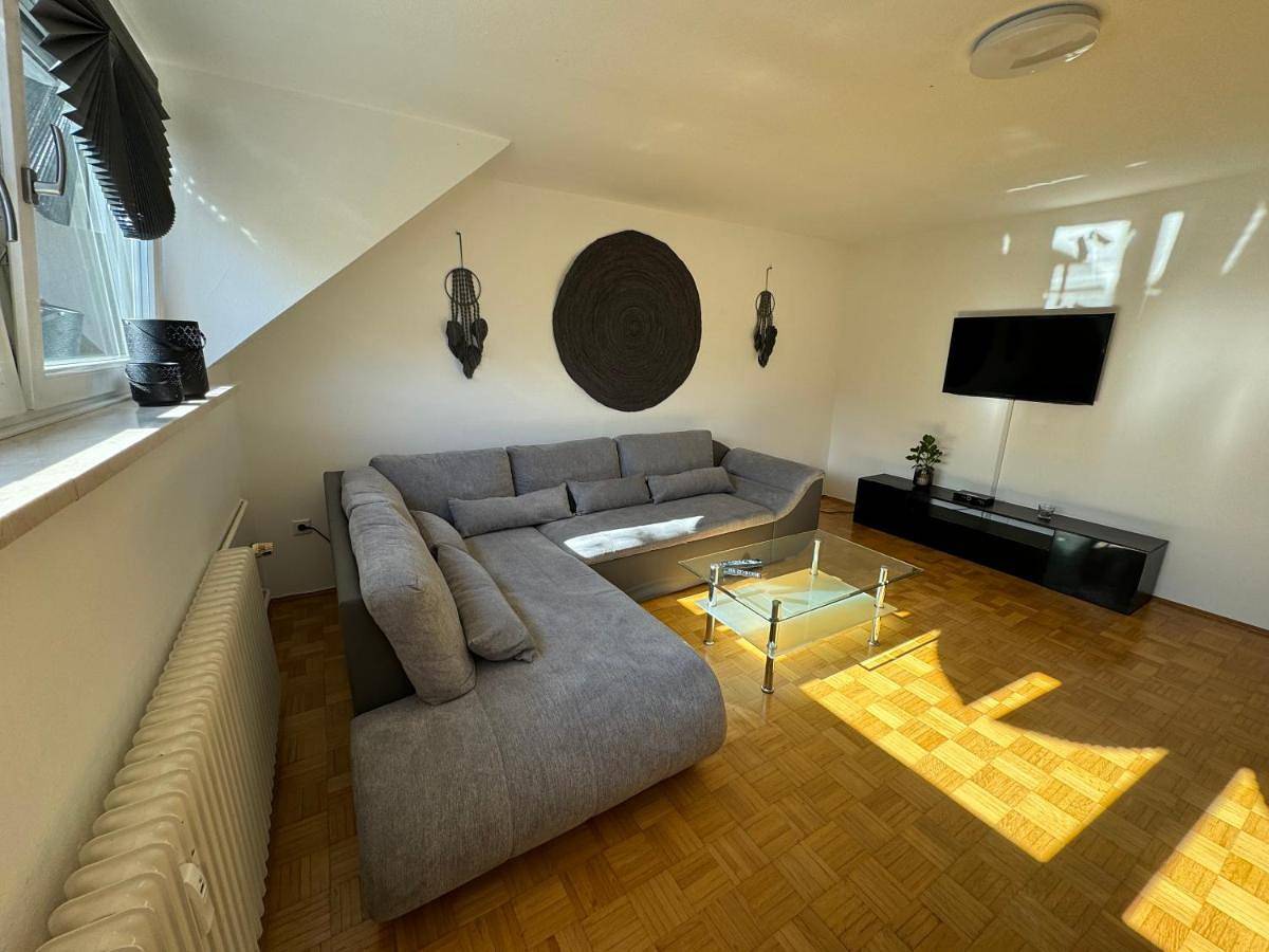 Ganze Wohnung, Apartment with Mountain View in Laufen, Rupertiwinkel