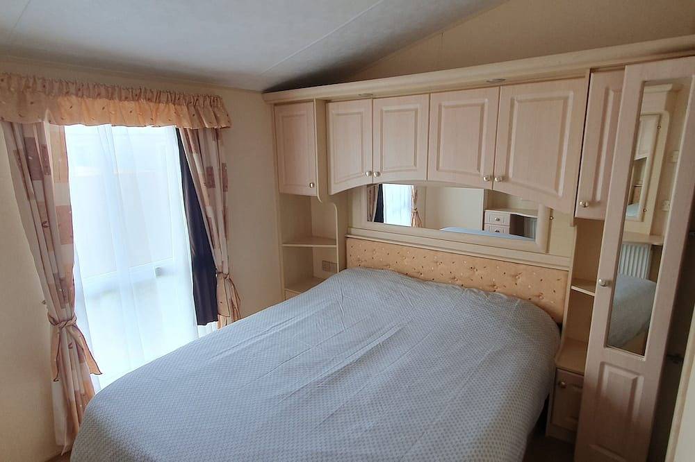 Caravan Sleeps 6 With Game Console in Chapel St. Leonards, Lincolnshire