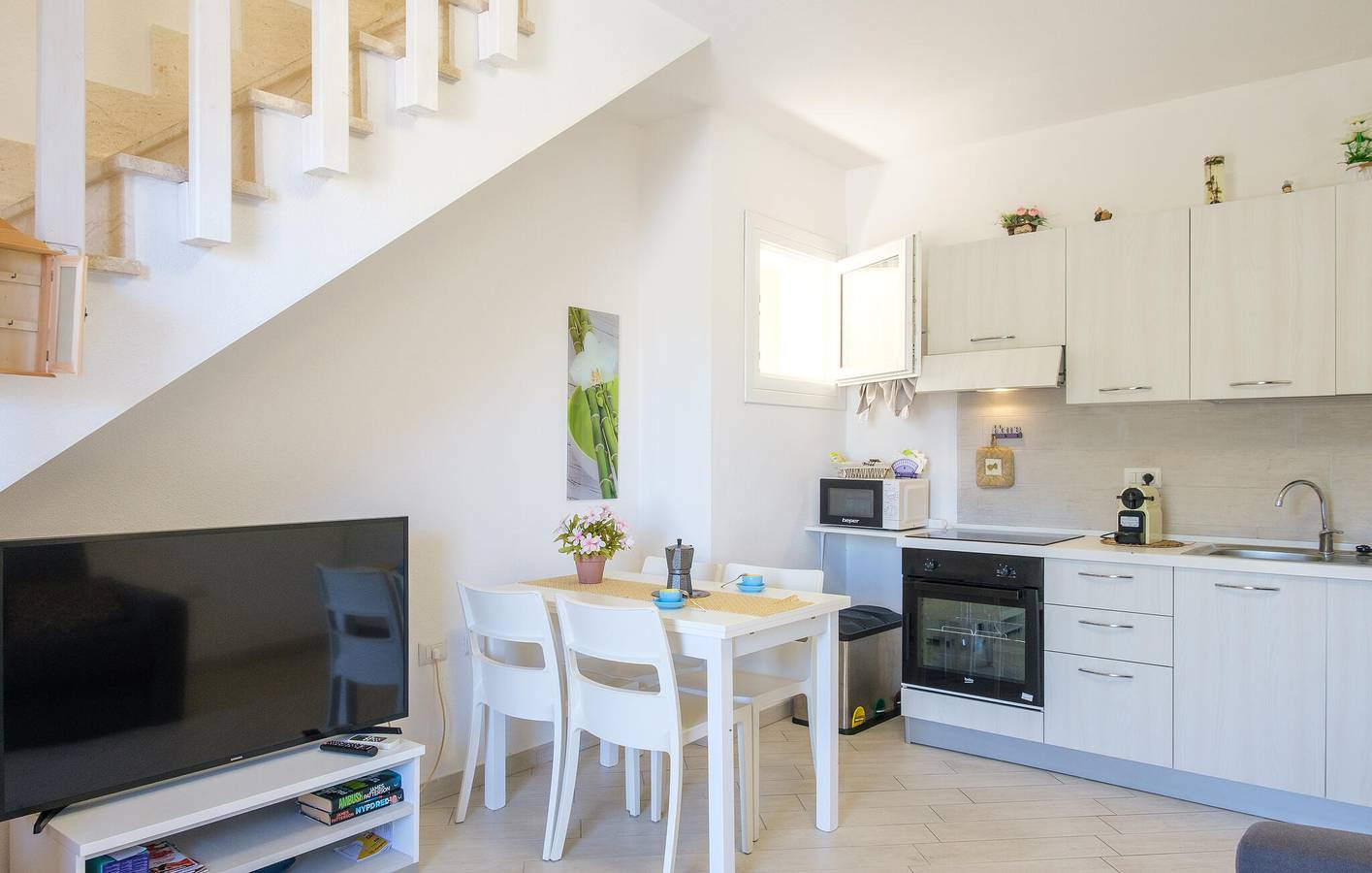 Schicke Wohnung: Babybett, Parkplatz, AC, Pool, WiFi, Nähe Trattoria & Stadtzentrum in Viddalba, Sassari Provinz
