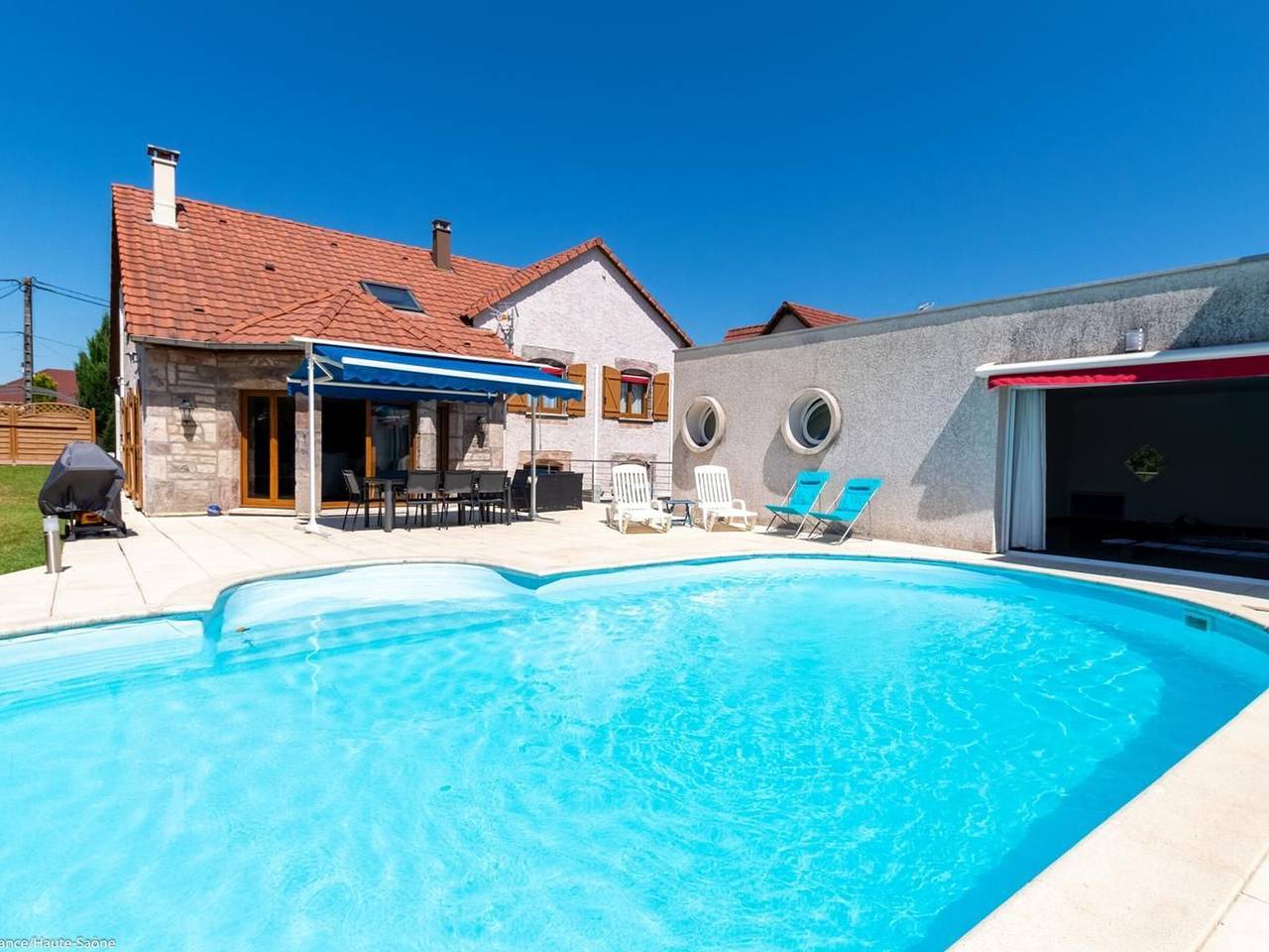 Confort moderno en los Vosgos del Sur con piscina y jacuzzi in Sainte-Thérèse, Alto Saona