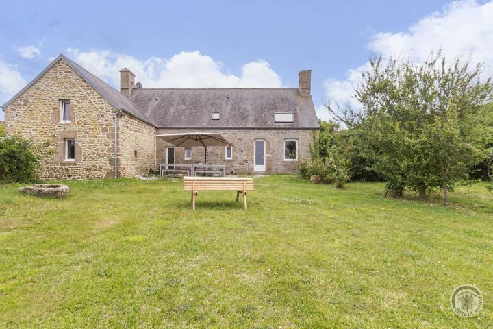 Gîte pour 9 personnes, avec terrasse et jardin, animaux acceptés